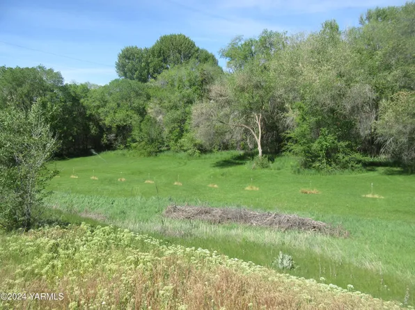 Na Collins Rd, Selah, WA 98942