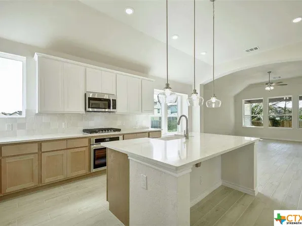 715 Sunforest Ln, New Braunfels, TX 78130