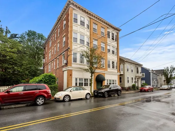 48 Essex St APT 6, Salem, MA 01970