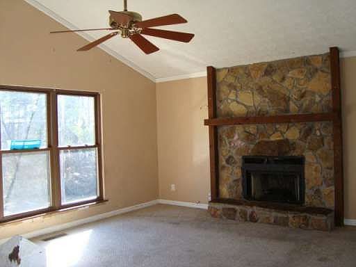 3rd image of 818 Glasgow Dr
