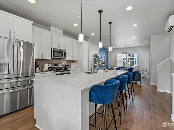 2nd image of 13717 Admiralty Way #K1