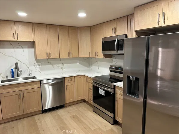 10425 Larwin Ave, Chatsworth, CA 91311
