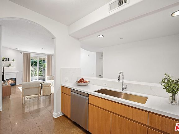 4th image of 10740 Moorpark St APT 106