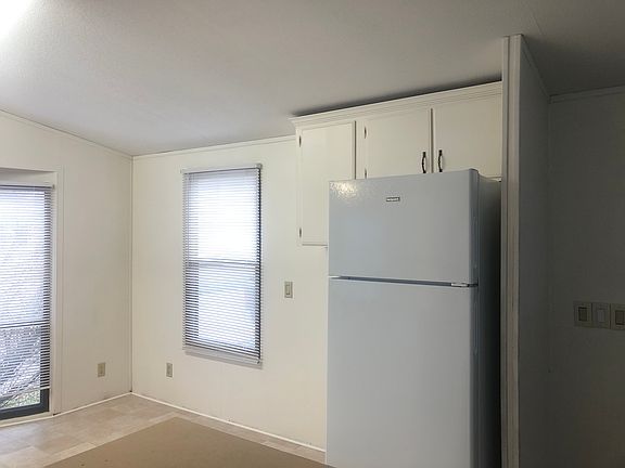 2nd image of 5 Oak Blvd