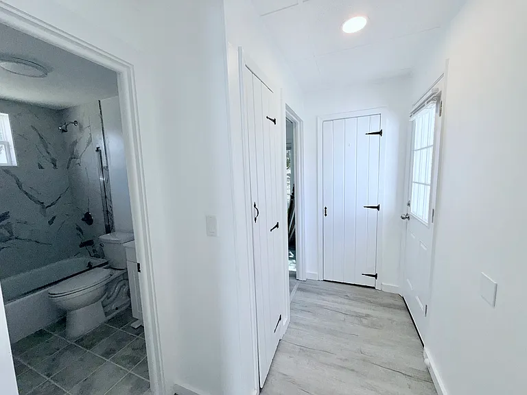 180 New York Ave — Photo 12