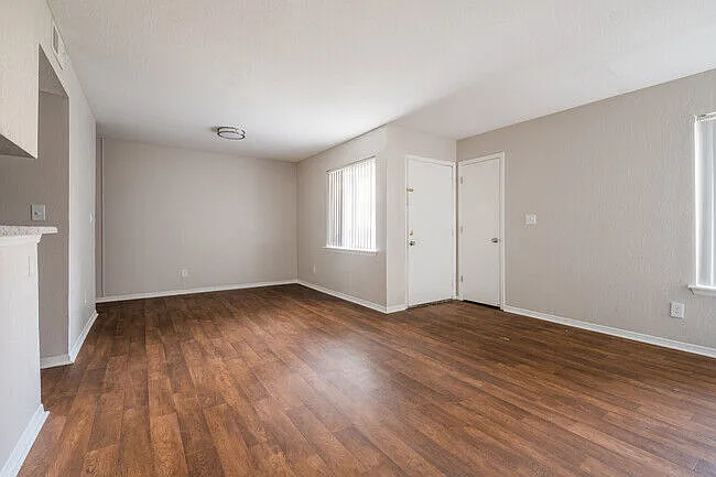 Stonehaven Apartments — Photo 15