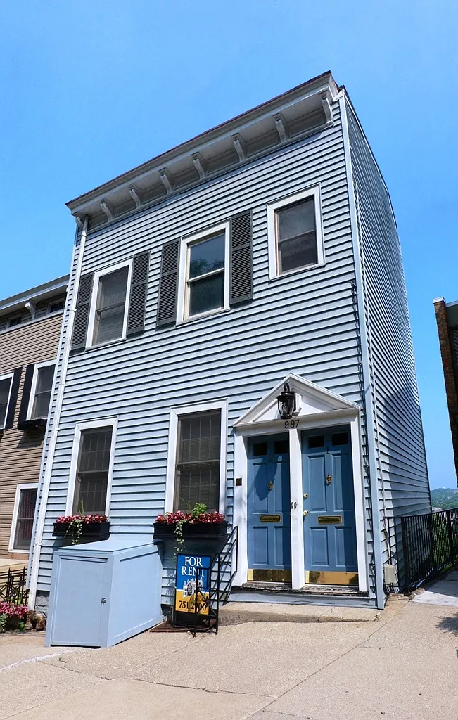 Mt. Adams Living — Photo 4