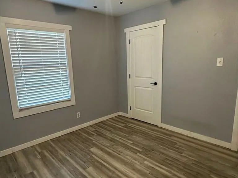 2309 Bradford St — Photo 10