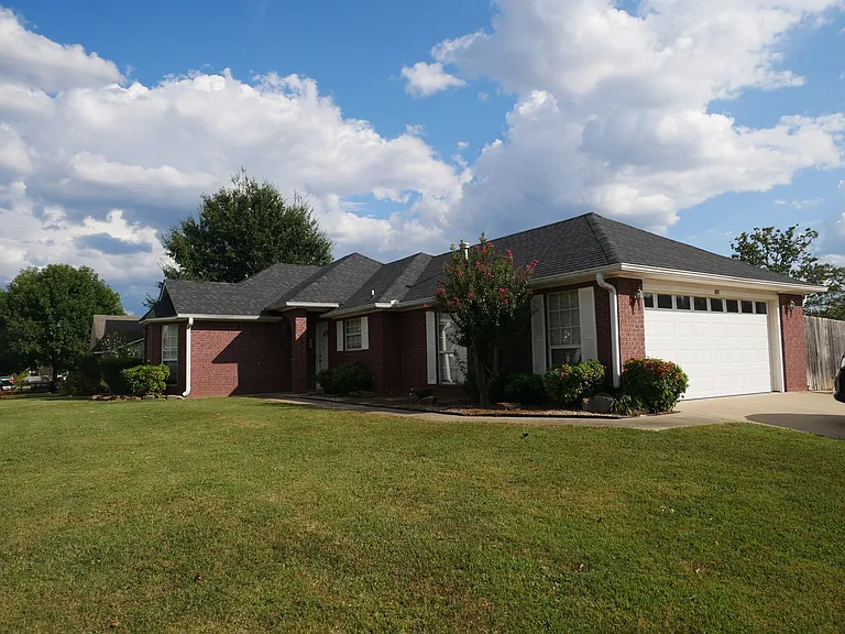 1401 Osage Dr — Photo 1