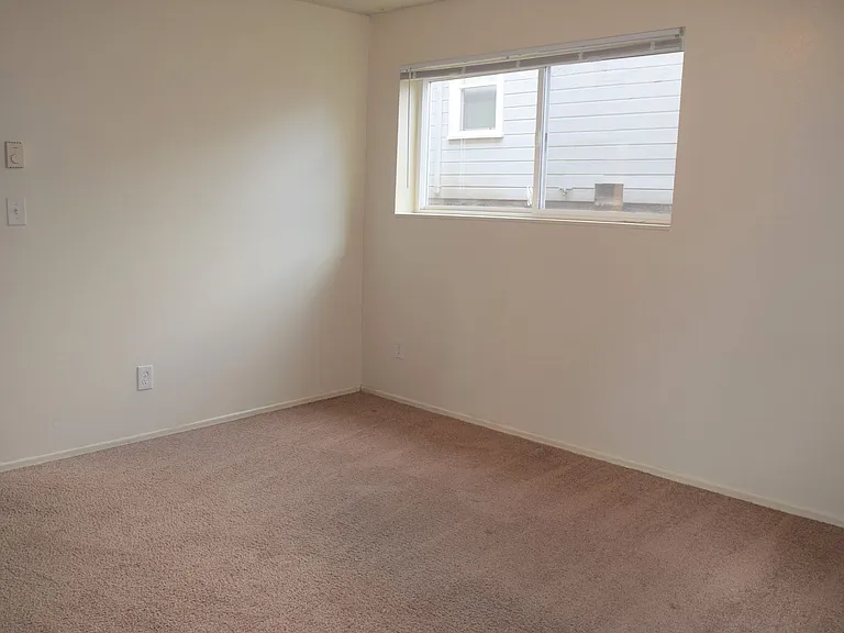 Sanders Apartments — Photo 16