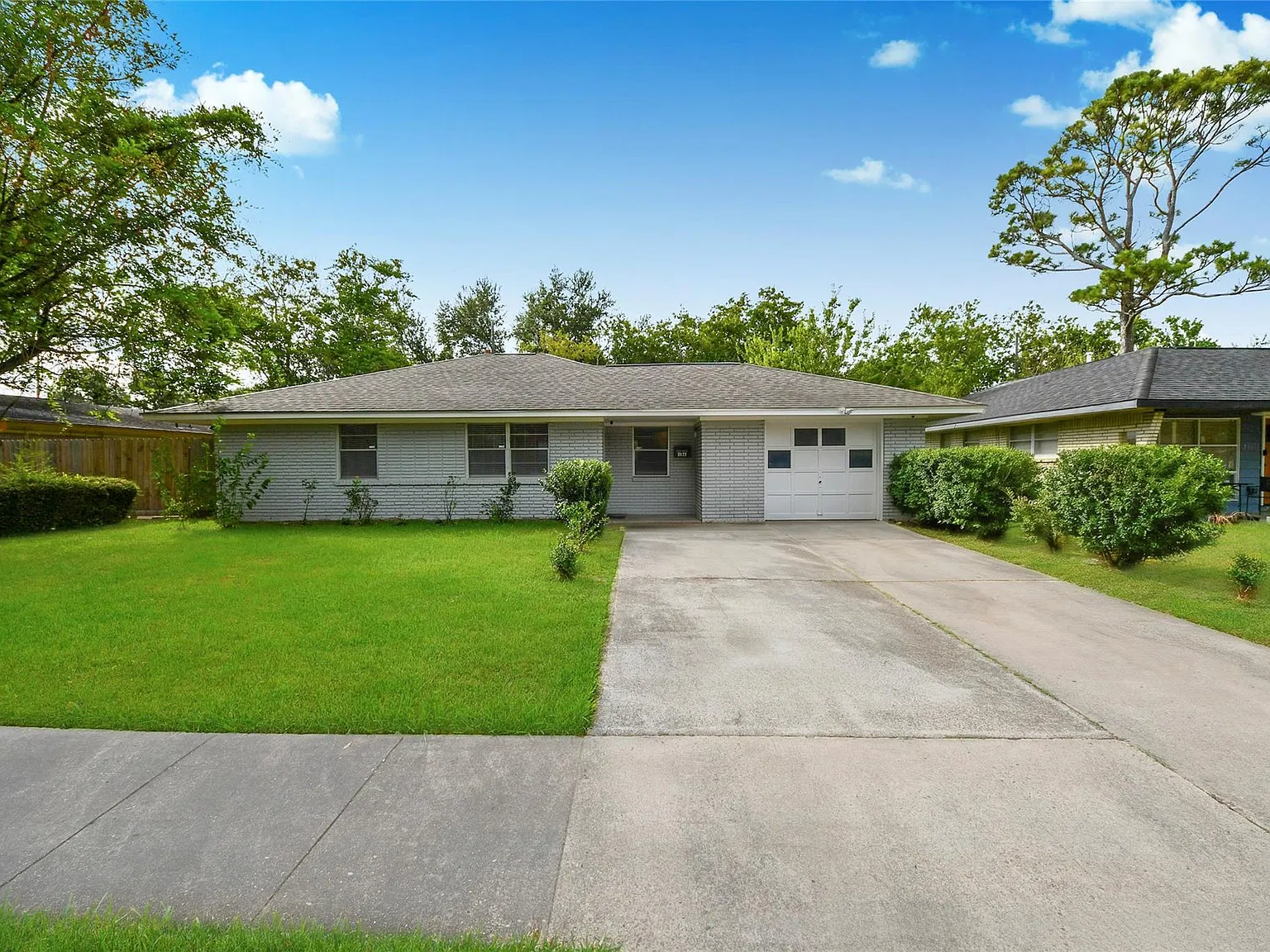 3 bed, 2.0 bath, 1677 sqft, $1,900 — Photo 2