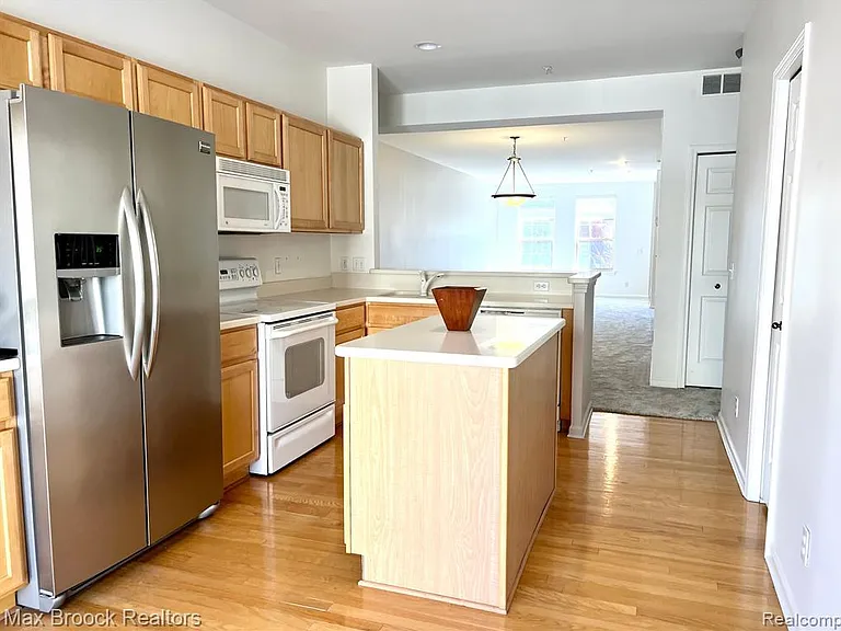 3111 Camden Dr — Photo 5