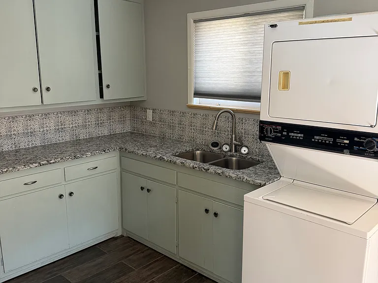 19 Bonfoy Ave #A — Photo 8
