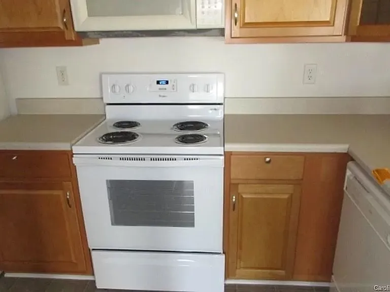 9873 Hyde Glen Ct — Photo 6