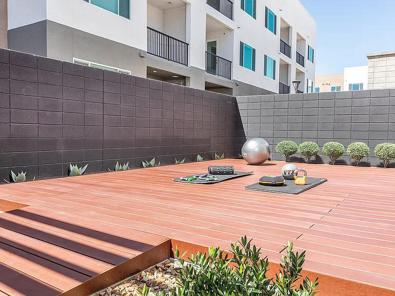 Outdoor yoga and meditation deck