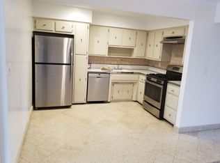 25-15 44th St #2, Astoria, NY 11103