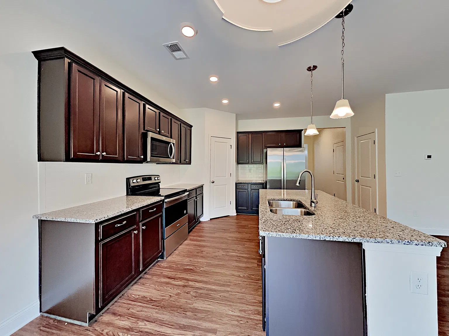 4 bed, 2.5 bath, 2297 sqft, $2,755 — Photo 4