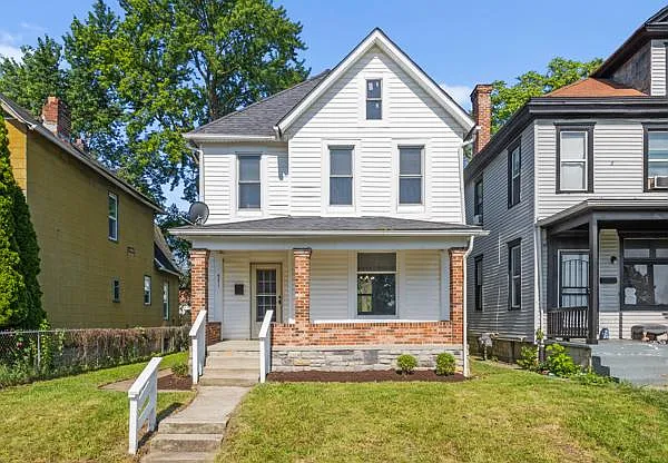 571 Gilbert St photo 1