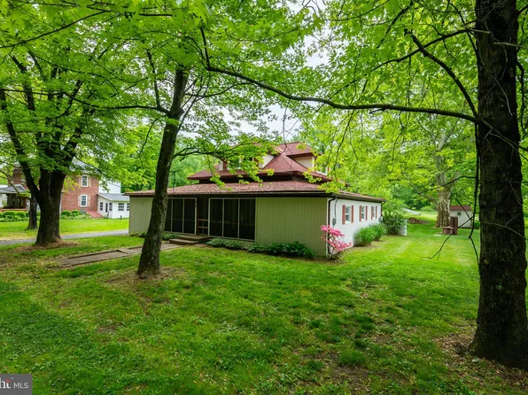 593 Mohrsville Rd, Shoemakersville, PA 19555