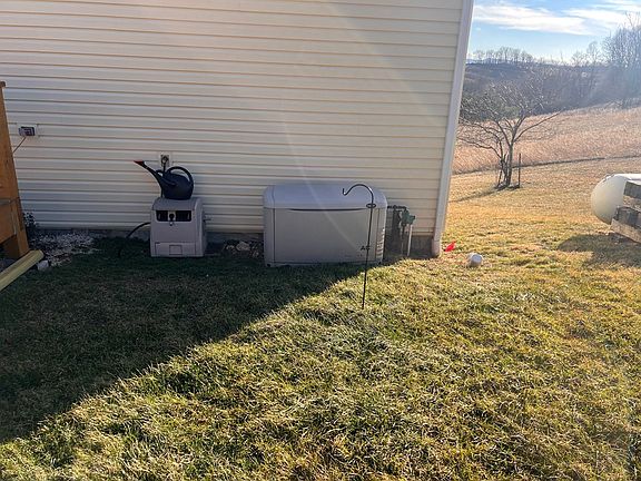 3rd image of 51 Old Pike Ln