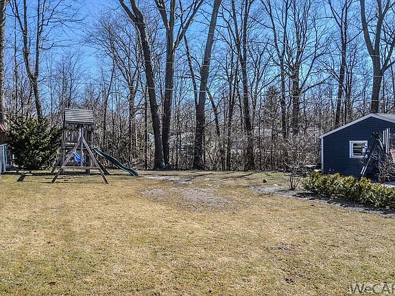 3rd image of 1465 W Shore Dr