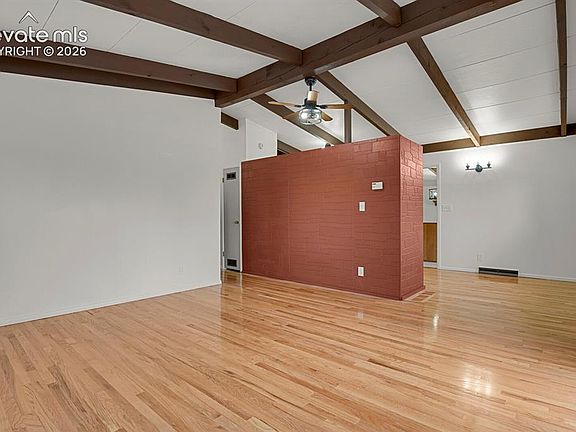 4th image of 109 Amherst St