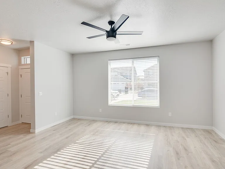 332 S Baraya Way — Photo 6