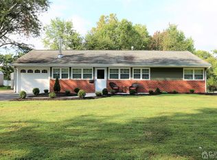 55 Cambridge Rd, Kendall Park, NJ 08824