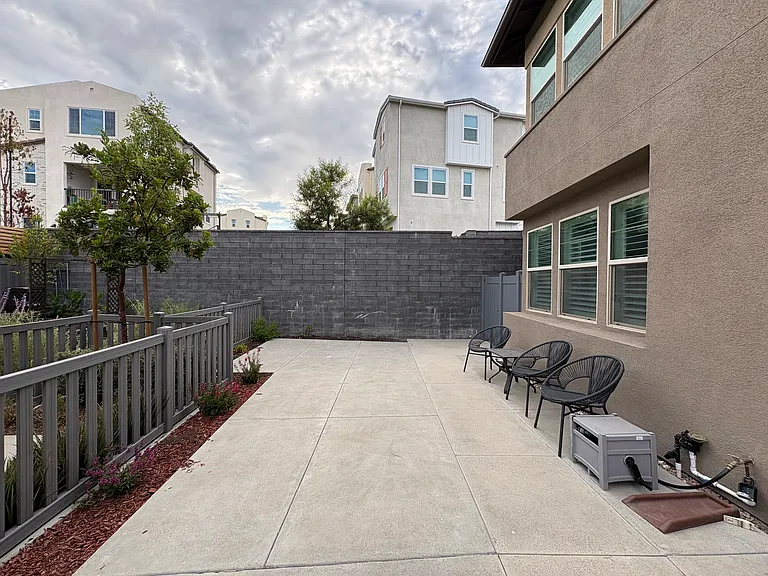 445 Hazel Dr — Photo 7