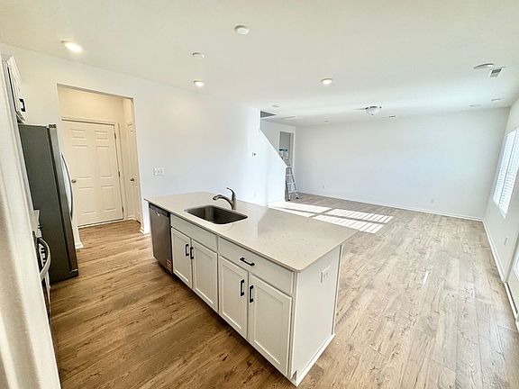 3rd image of 1308 Stork Dr