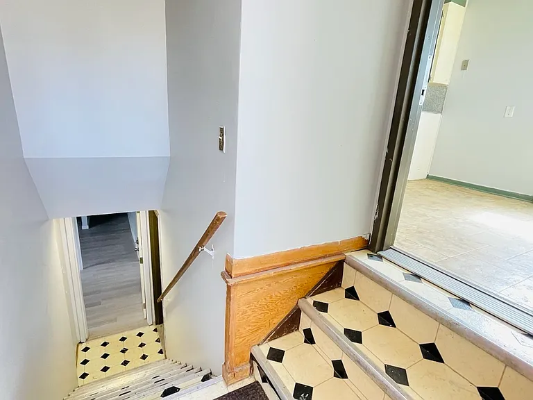 536 Northmount Dr NW — Photo 12