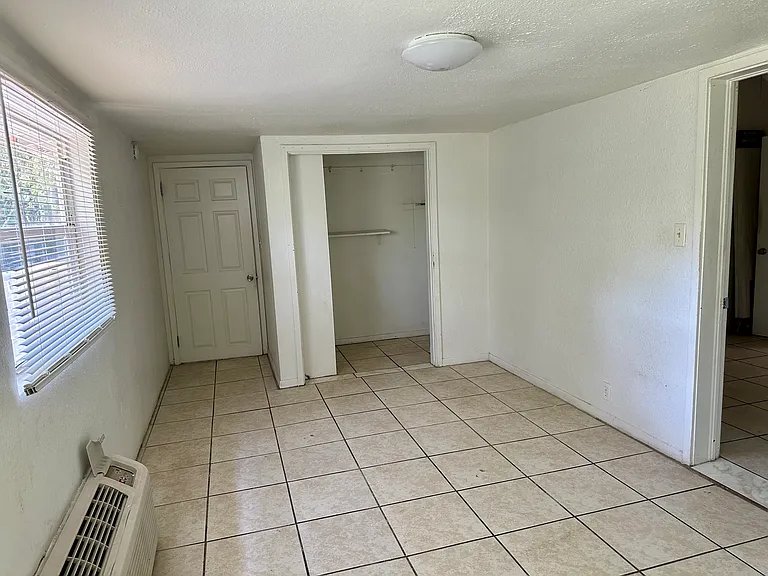 911 Winchester St — Photo 12