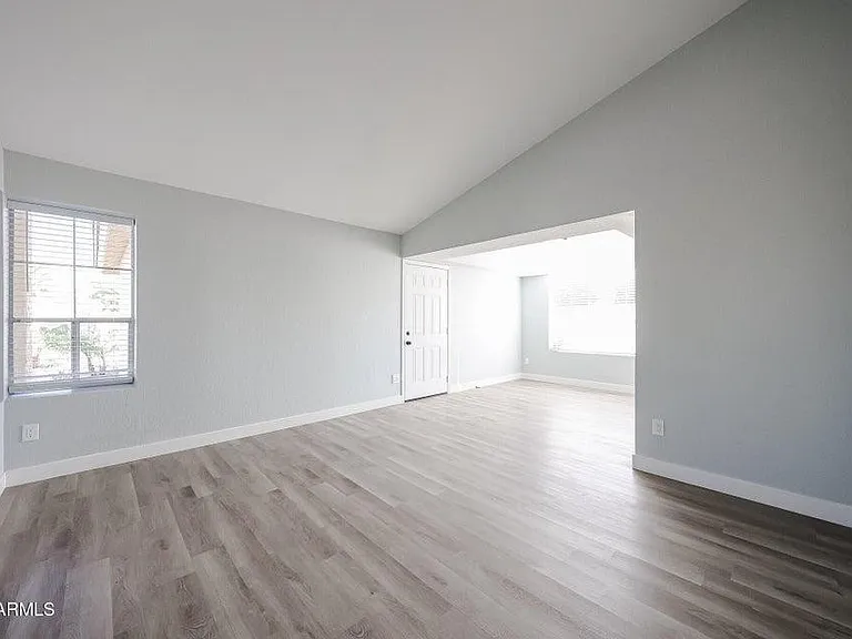 3951 E Waltann Ln — Photo 22
