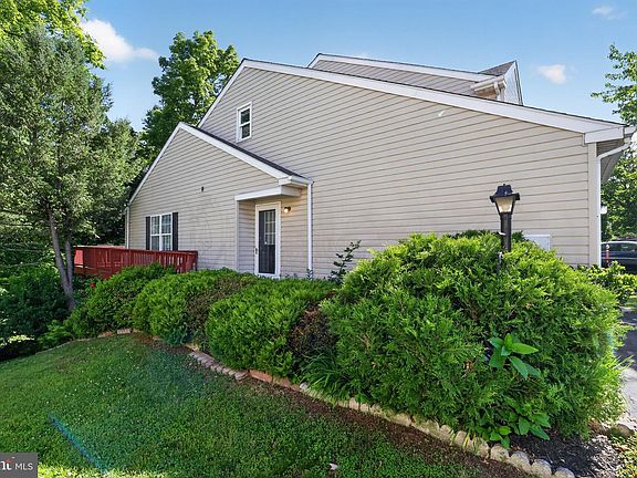 3rd image of 1150 Oxford Cir