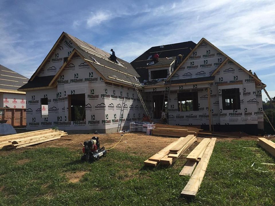 2nd image of 752 Fieldstone Dr
