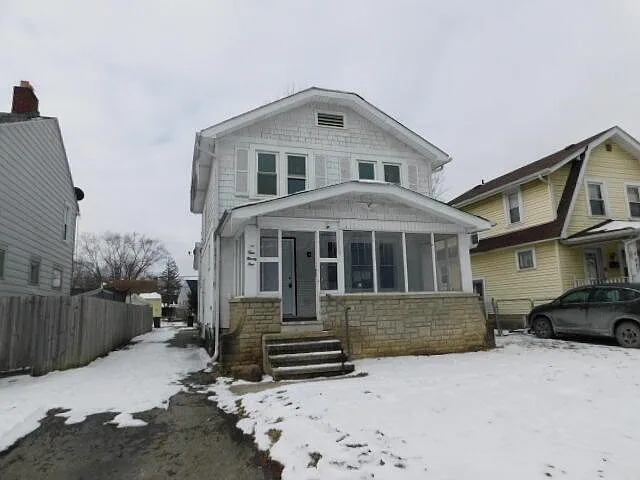 491 Wrexham Ave photo 1