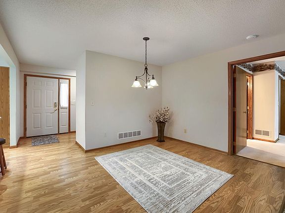 4th image of 1078 Riverwood Ct