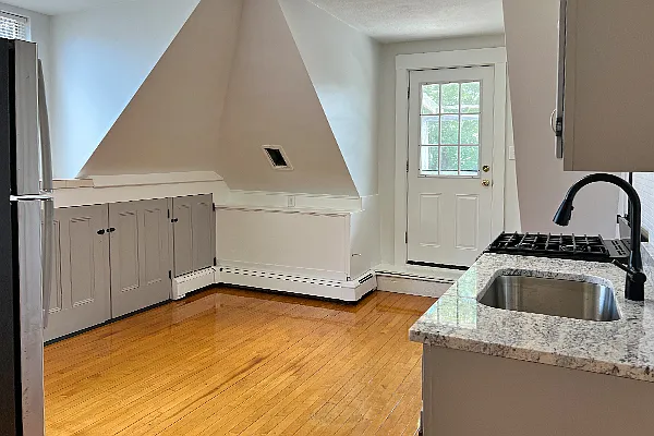 159 Brown St #6 — Photo 9