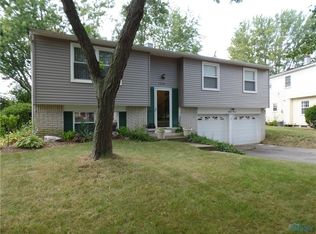1320 Sierra Dr, Oregon, OH 43616