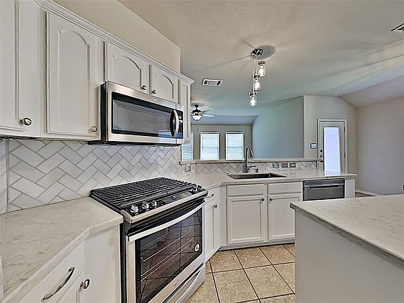 5th image of 9504 Palm Valley Dr