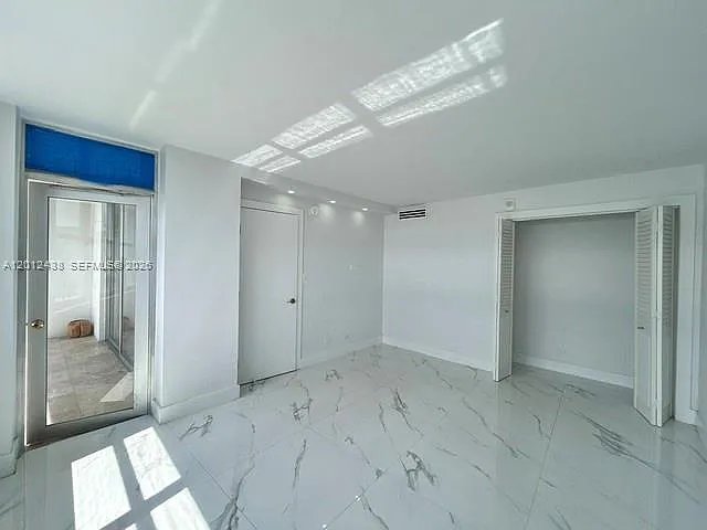 6039 Collins Ave #1033 — Photo 18