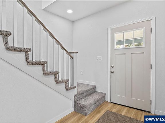 4th image of 180 23rd St NE