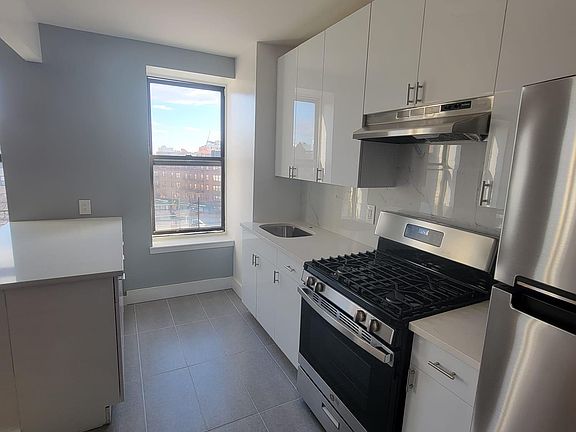 4th image of 1800 University Ave APT 4I