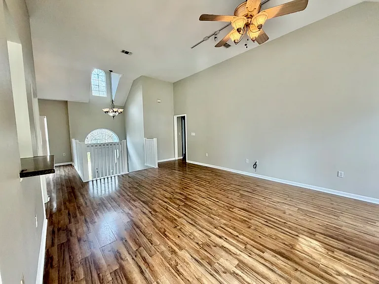 81 Lake Front Dr — Photo 2