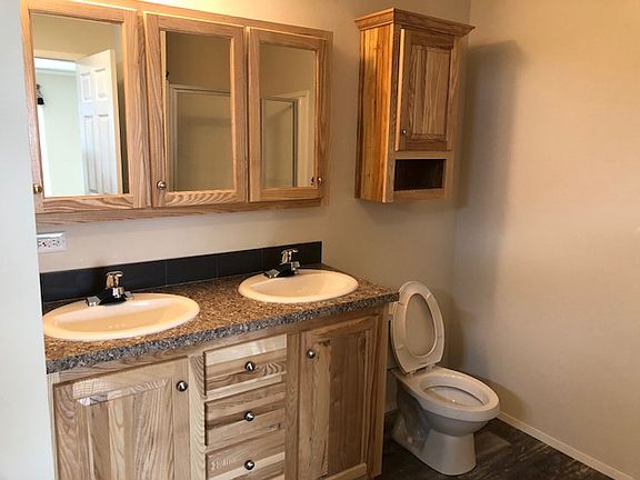 5th image of 1945 White Oak Ln #367
