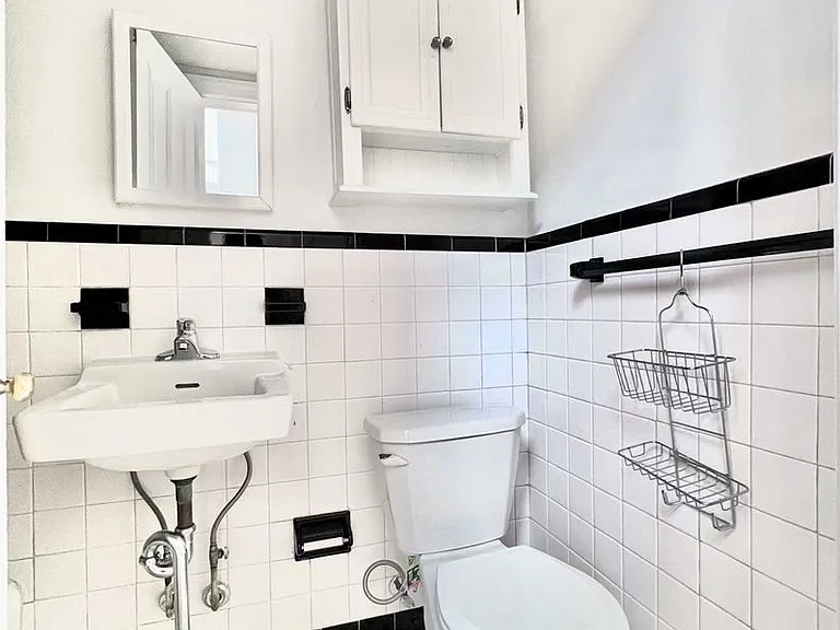 1018 Clinton St #3R — Photo 12