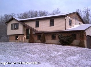 42 Davis St #RR4-BOX 4653, Moscow, PA 18444