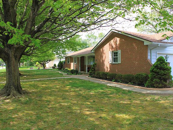 3rd image of 9576 Taylor Ct