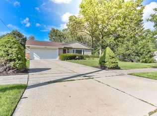 6533 Longridge Rd, Mayfield Heights, OH 44124