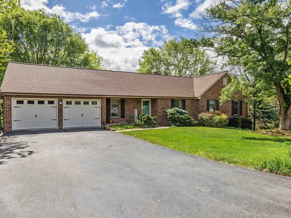 812 Lammermoor Dr, Staunton, VA 24401